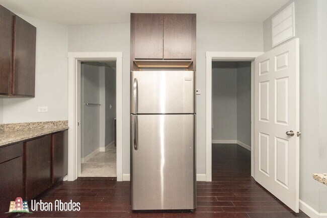 Foto del edificio - 2968 N Ridgeway Ave