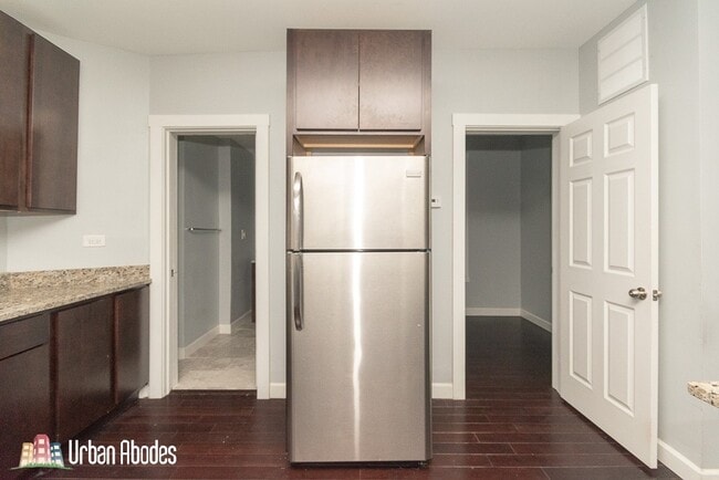 Building Photo - 2968 N Ridgeway Ave