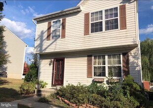 Building Photo - 2031 Featherbed Ln