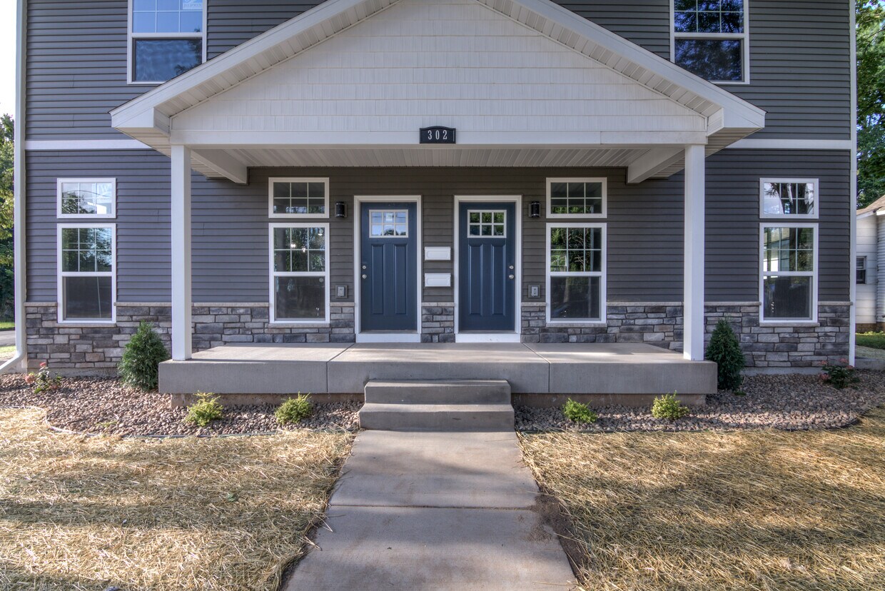Foto principal - 302 12th Ave W
