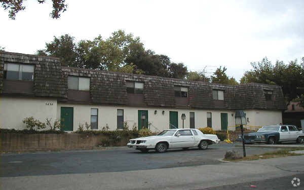 Building Photo - Town Home Apartments