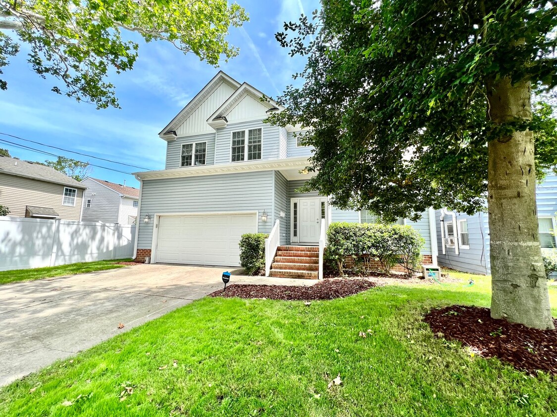 Foto principal - 4 bedroom home in Oceanview, Norfolk