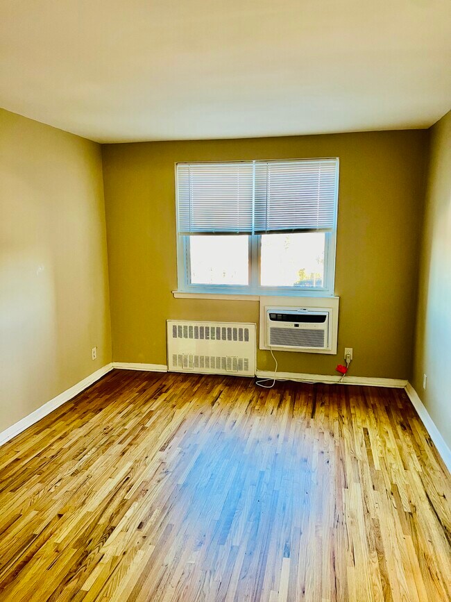 Foto del edificio - 74 Croton Ave