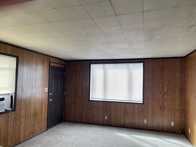 Foto del edificio - 1 Bedroom Upstairs Apartment-Beautiful Eag...