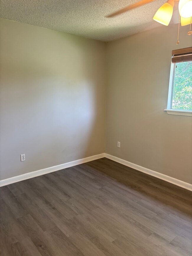 Building Photo - Great Bossier Home