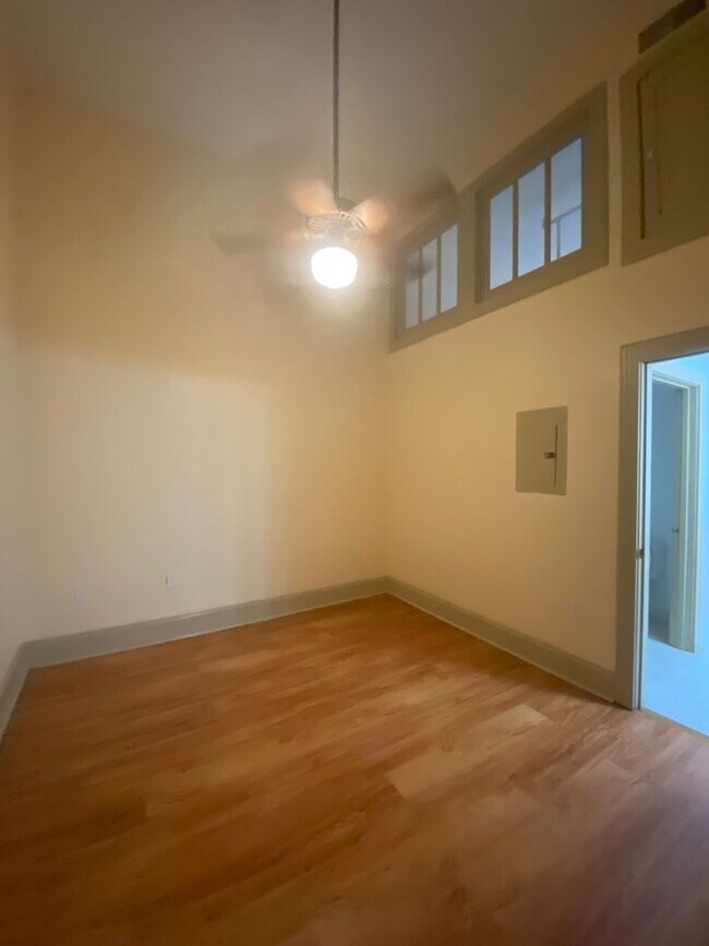 Foto del edificio - Theresa Park Lofts Apartments -Three Bedro...