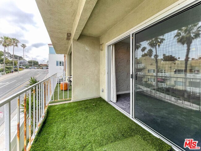 Foto del edificio - 1649 Appian Way