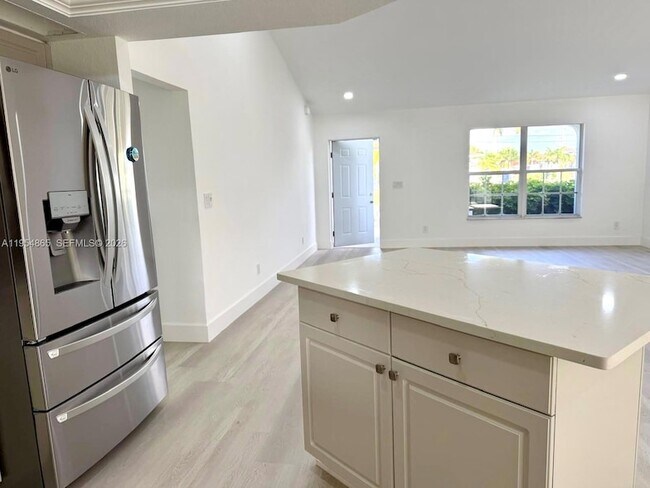 Foto del edificio - 142 SW 34th Pl
