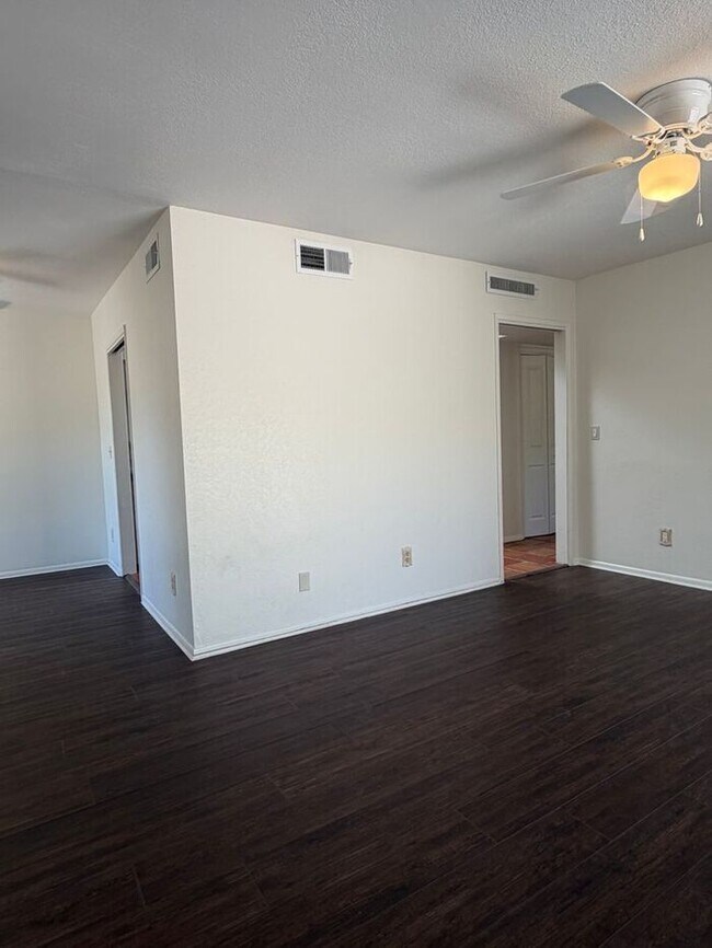 Foto del edificio - Stylishly Remodeled 2-Bedroom 2 Bath Townhome in Pueblo Villas