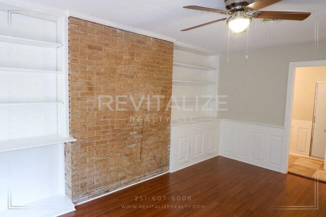Foto del edificio - Beautiful 4 Bedroom/2 Bathroom House in Mo...