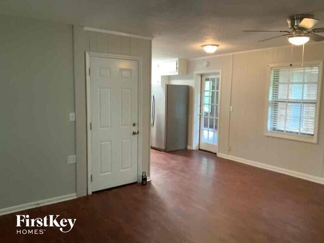 Building Photo - 2405 Ridgedale Dr SW