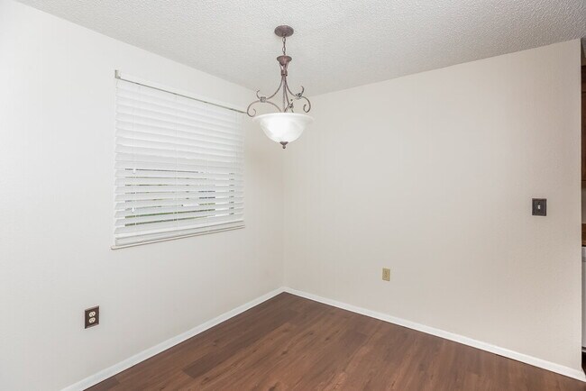 Foto del edificio - 6205 37th Ave W