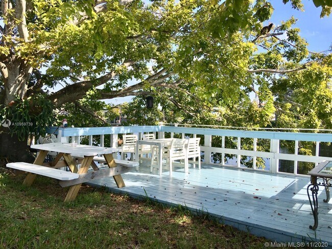 Foto del edificio - 1203 SW 128th Ave