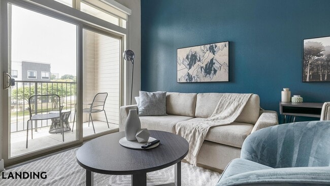 Foto del edificio - 1900 Airport Commerce Dr