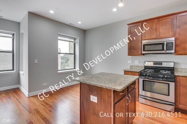 Foto del edificio - 3205 W Division St