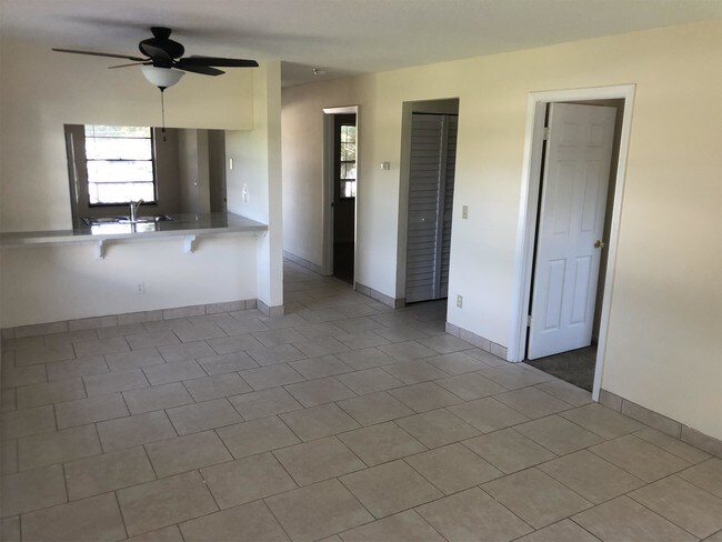 Foto del edificio - 7800 Belcher Rd