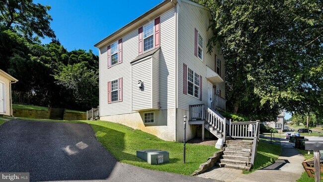 Foto del edificio - 24 Duttonview Dr