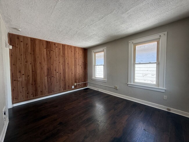 Building Photo - 2 bedroom home - Pagedale - Easy Access
