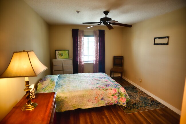 Master Bedroom - 950 S Kanner Hwy
