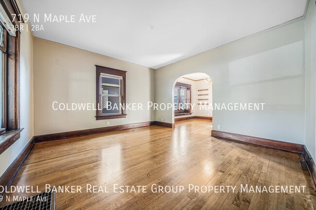 Building Photo - 719 N Maple Ave
