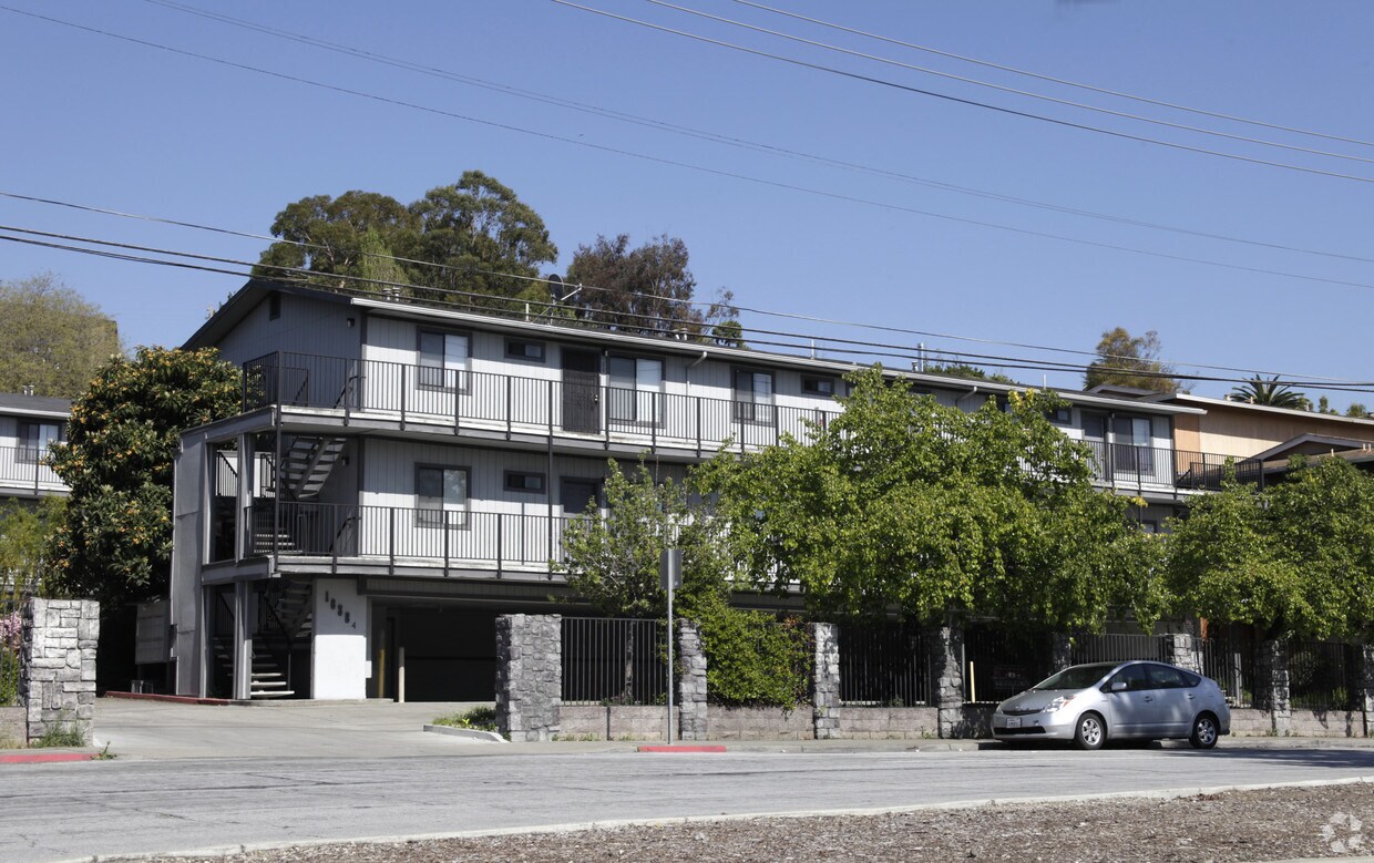 Building Photo - CYPRUS VISTA GARDEN APARTMENTS