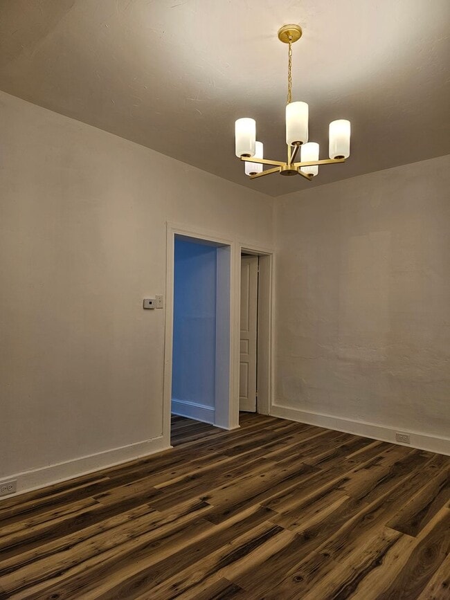 Foto del edificio - 921 W Poplar St