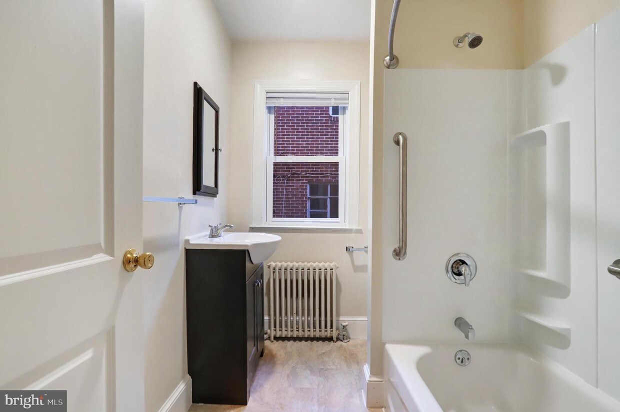 Foto principal - 832 Potomac Ave