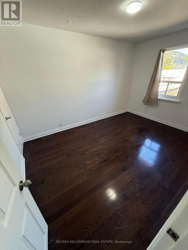 Photo du bâtiment - 32 Belgravia Ave