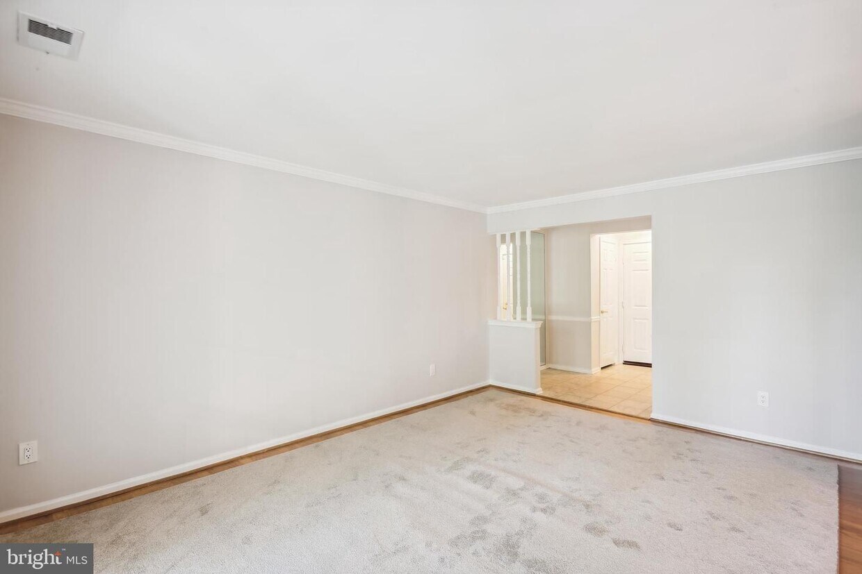 5717 Brewer House Cir Unit 202, Rockville, MD 20852 Room for Rent in