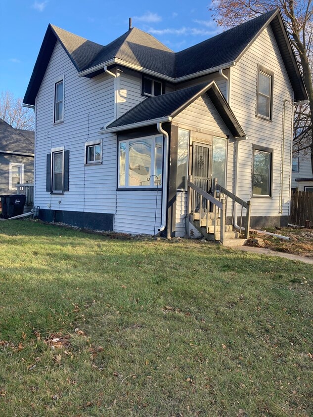 Building Photo - 1057 Vine St