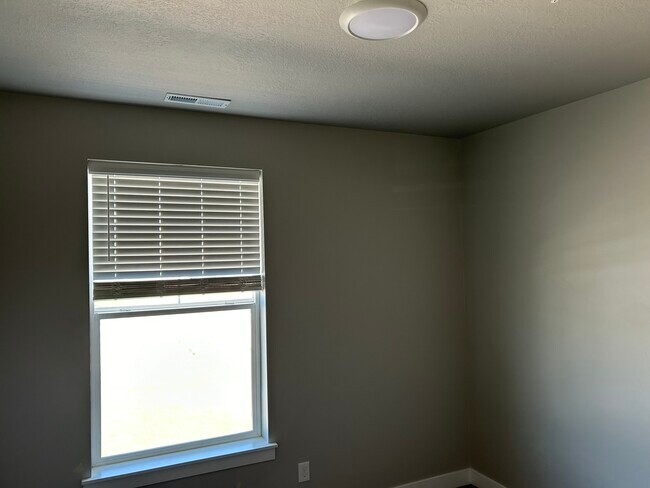 Building Photo - 1382 N 3650 W