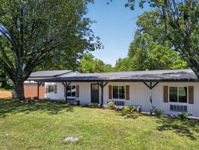 Foto del edificio - Beautifully Renovated Home in Southside – Prime Location!