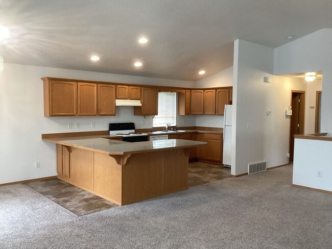 Building Photo - 1102 S Aspen Pl