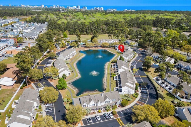 Foto del edificio - Charming Townhome with Water Views near The Market Common!