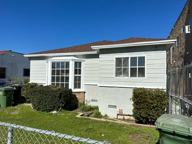 Front of Building - 1717 W 64th St