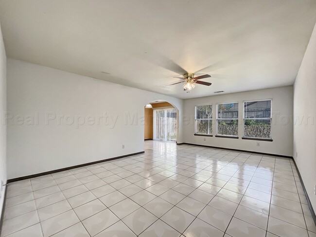 Building Photo - Charming Home in Established Community in ...