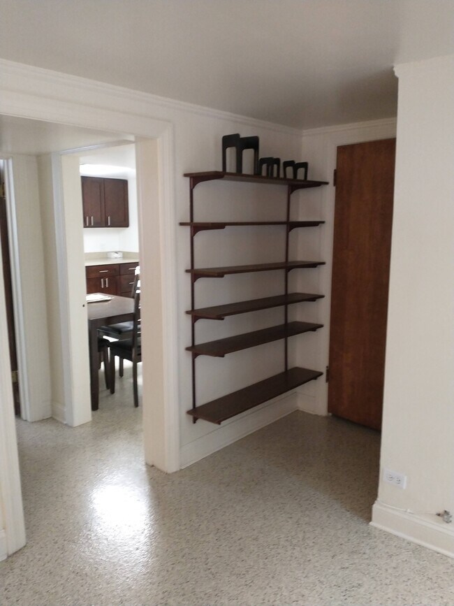 Foto del edificio - 5260 W Foster Ave