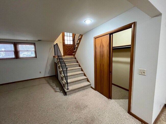 Foto del edificio - 811-813 W Adler Rd
