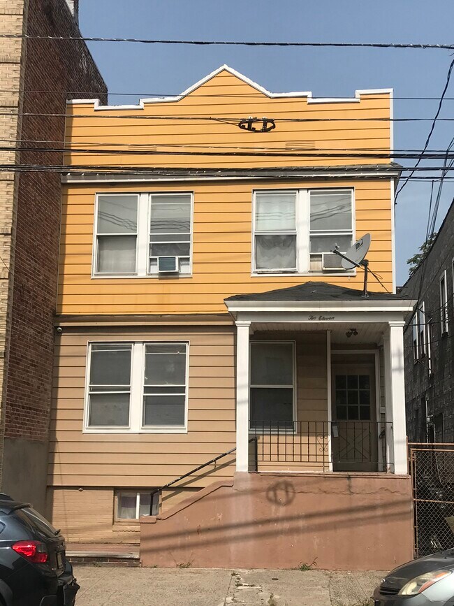 Building Photo - 211 Garfield Ave