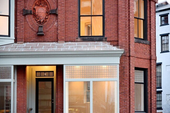 Building Photo - 660 Congress St