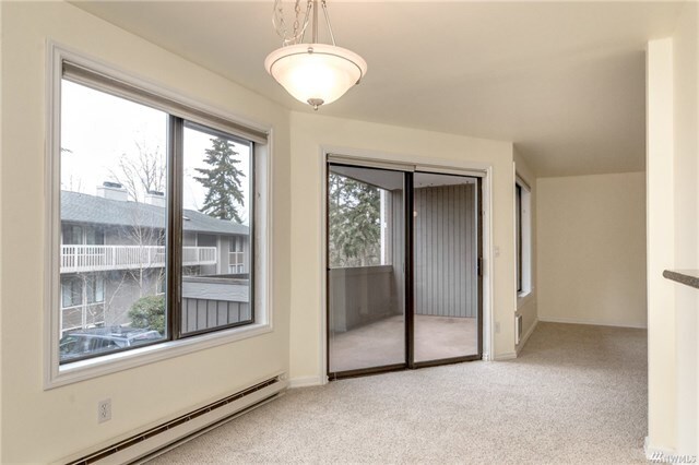 Sala de estar + patio - 3224 80th Ave SE