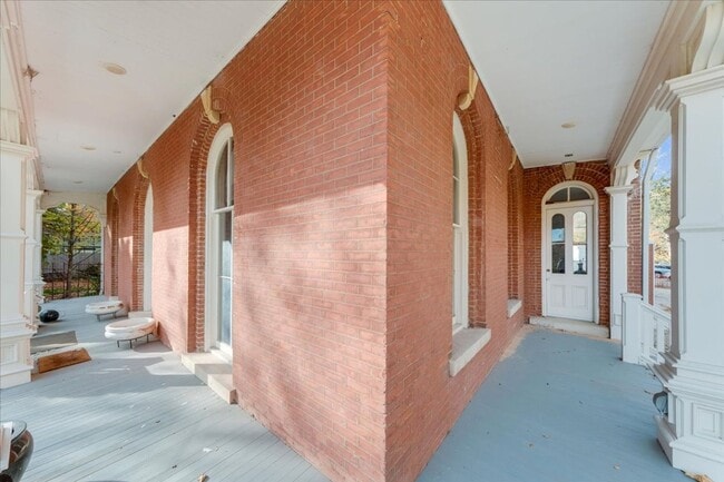 Foto del edificio - Historic, Character-Rich House - 3 Bed, 3 Bath (2 Full, 2 Half)