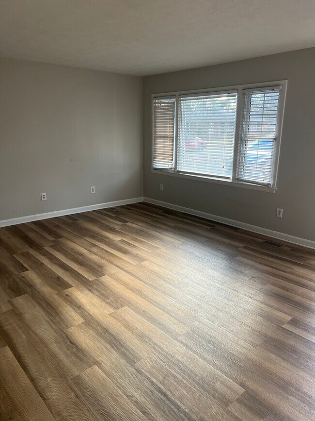Building Photo - 1523 Darvel Ave
