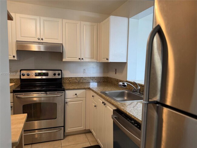 Building Photo - 1341 SE 3rd Ave