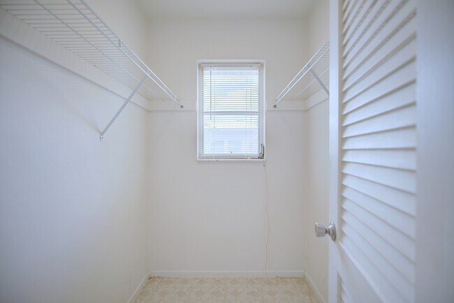 Foto del edificio - 33450 Grand Prix Dr