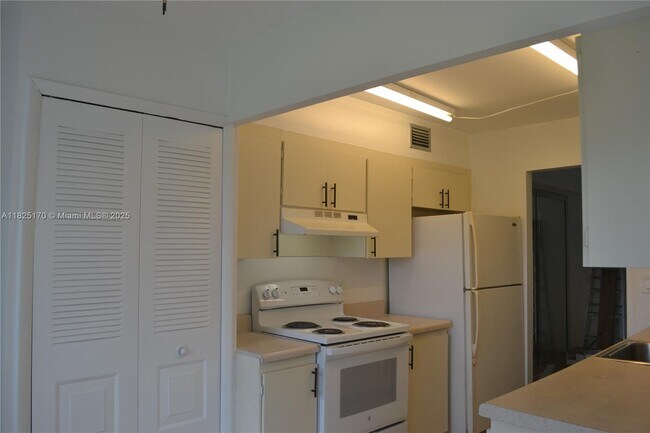 Building Photo - 8000 Lagos De Campo Blvd