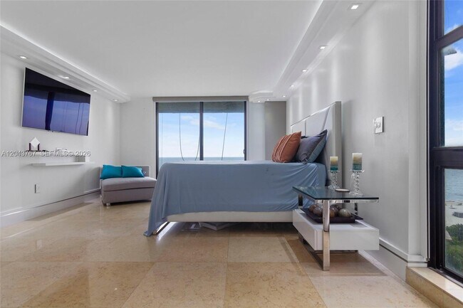 Foto del edificio - 6061 Collins Ave