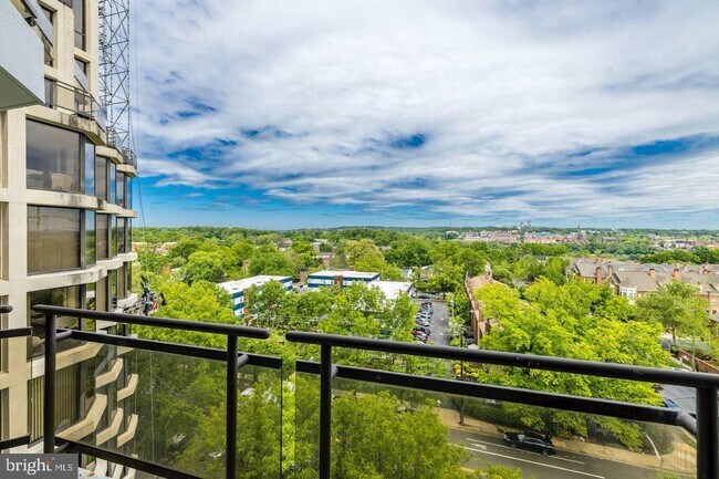 Foto del edificio - 1530 Key Blvd