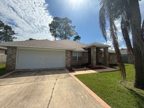 Building Photo - 4 Ballard Ln