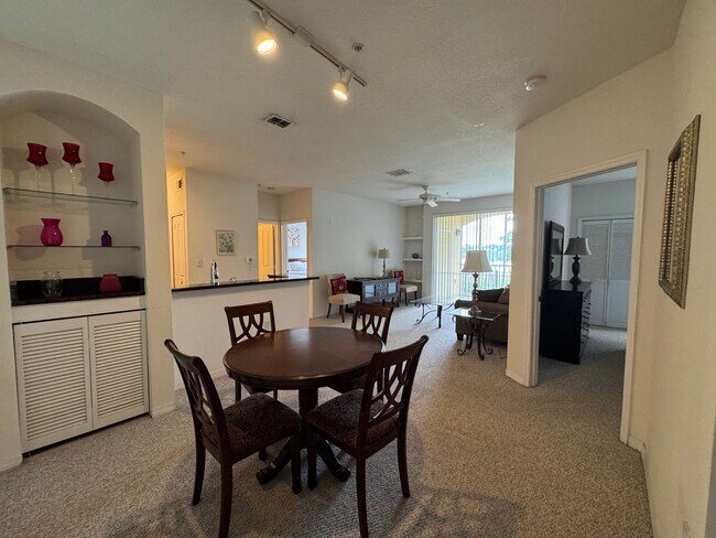 Foto del edificio - Fully Furnished 2-Bed, 2-Bath Condo with W...